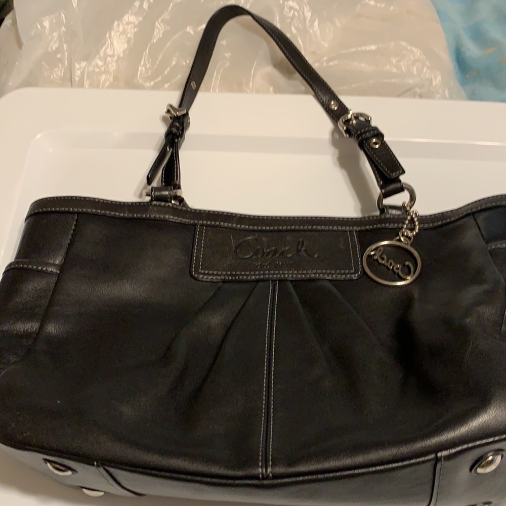 COACH BLACK NEW PURSE.
